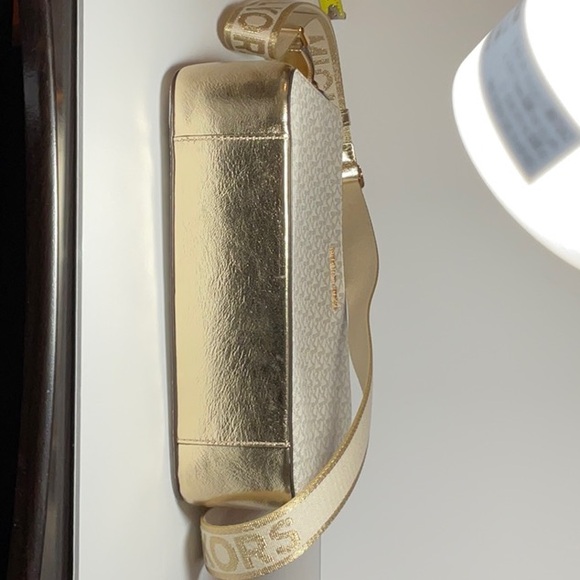 Purse - Picture 3 of 7